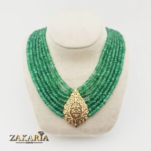 Collier avec pierres vertes en or jaune